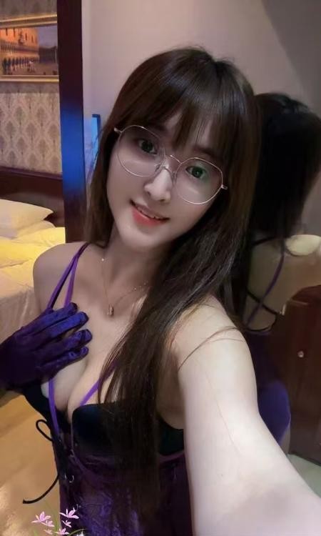 热辣白虎大长腿美眉