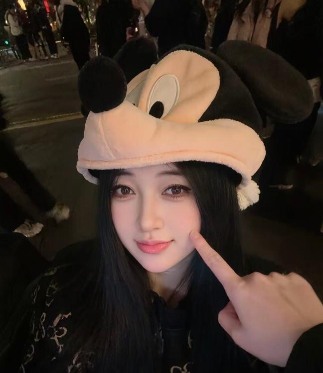 微胖型嫩妹天花板月亮