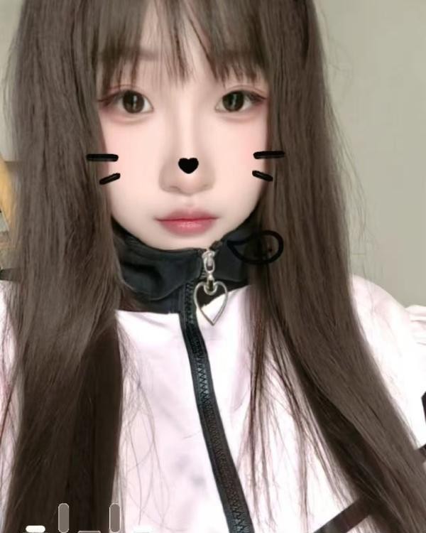 大胸翘臀小萝莉