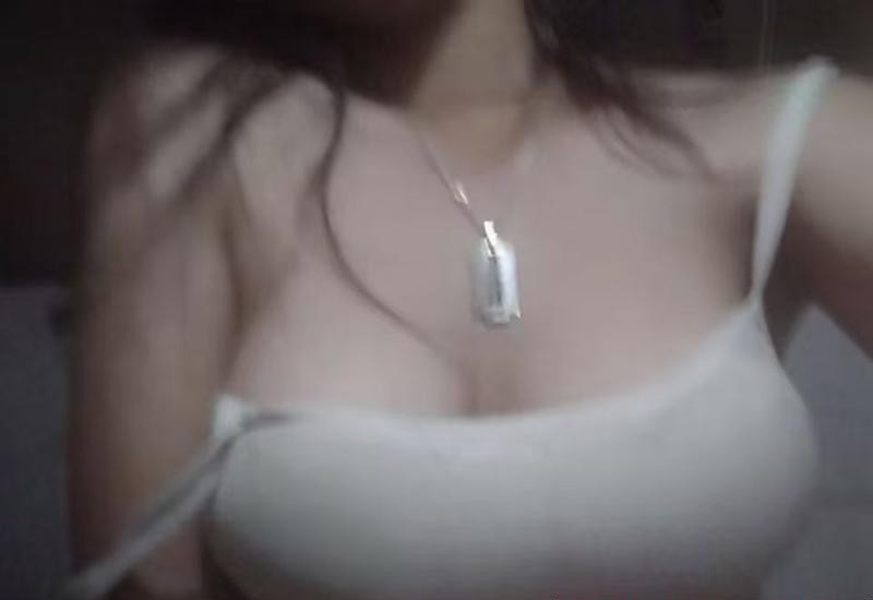 皮肤白奶子大颜值妹妹