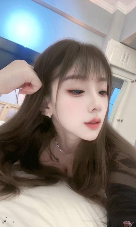 雁塔性感制服小龙女