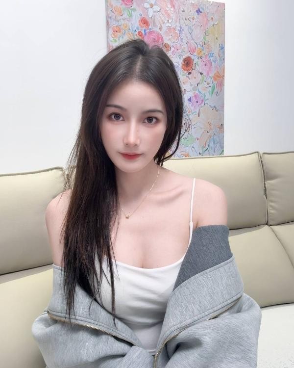 市北肤白貌美大胸妹