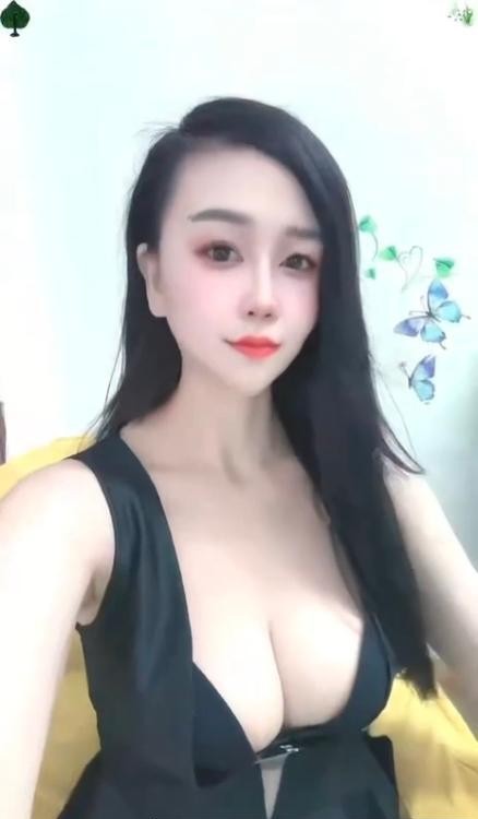 天河美胸翘臀御姐