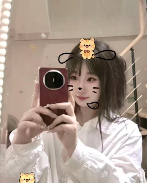 大胸翘臀小萝莉