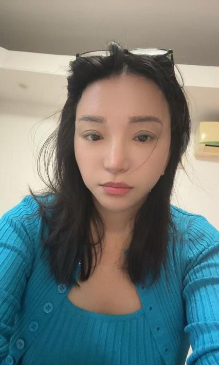 戴眼镜的大胸少妇