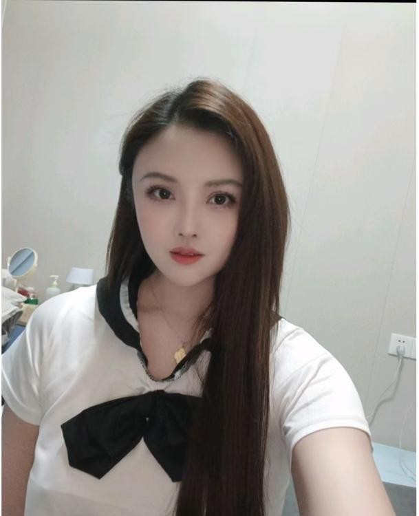 大胸女友李一桐