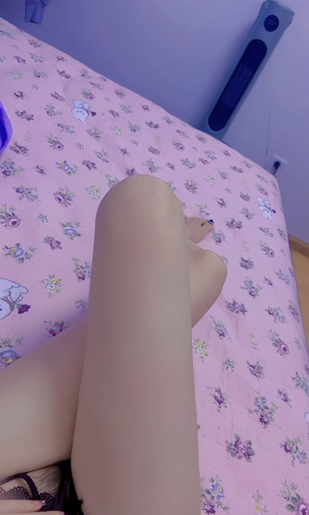 二刷浦东骚妹子小爱茜