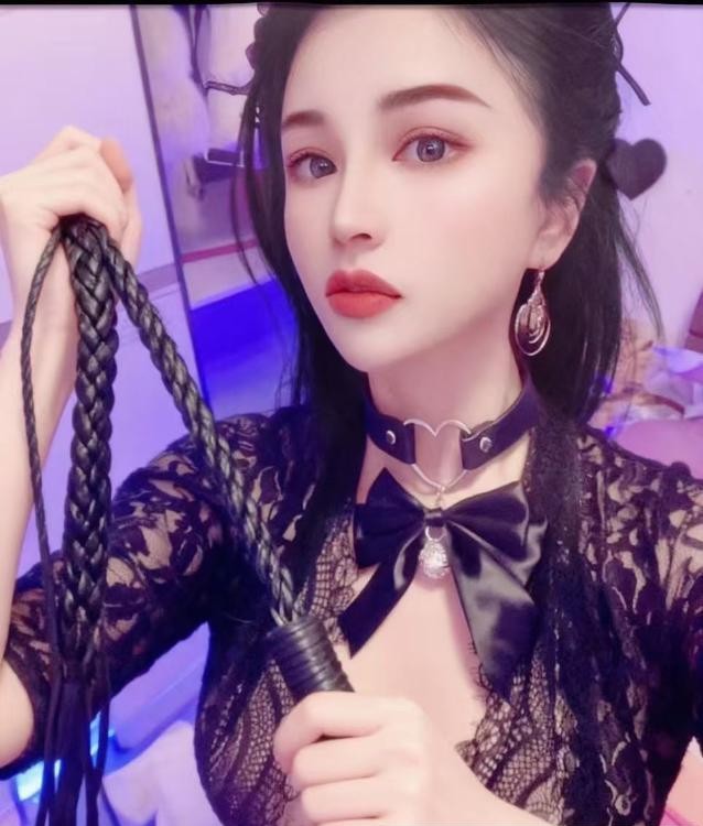 服务系三通女王午夜