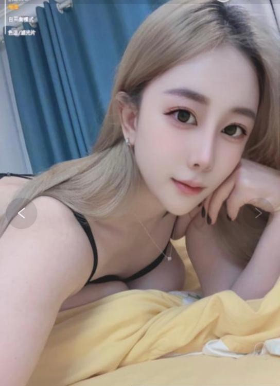 绝绝子巨乳美女