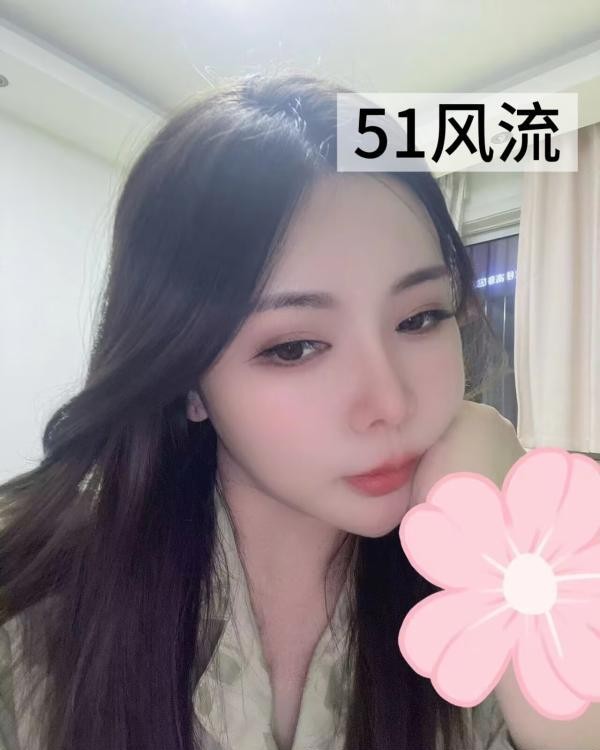 温柔肤白邻家小姐姐