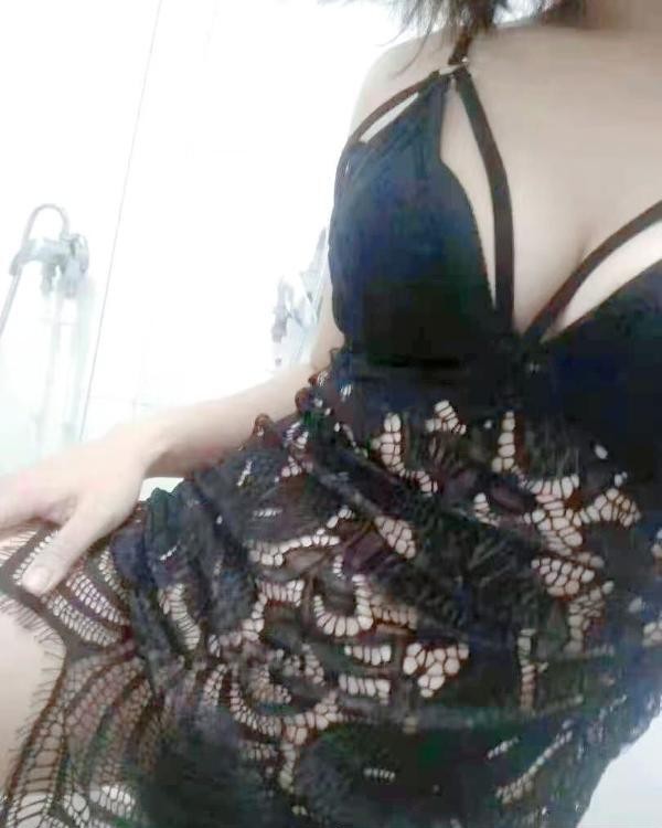 大胸性感小少妇