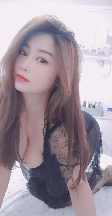 满嘴骚话的大奶少妇