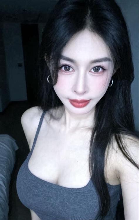 腿长腰细胸大白虎老师