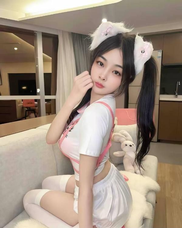 可爱成熟美少女