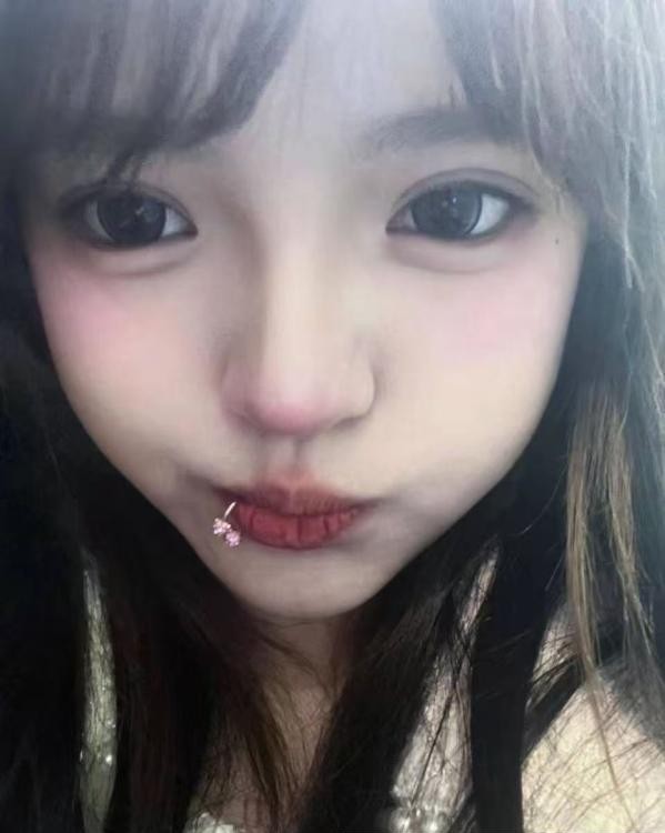 巨乳骚货小趴菜