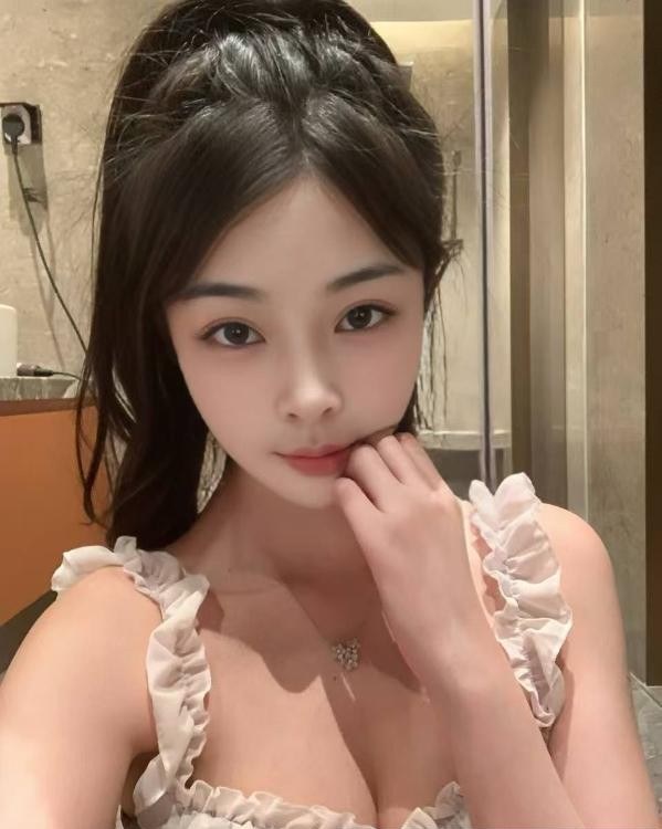 可爱成熟美少女