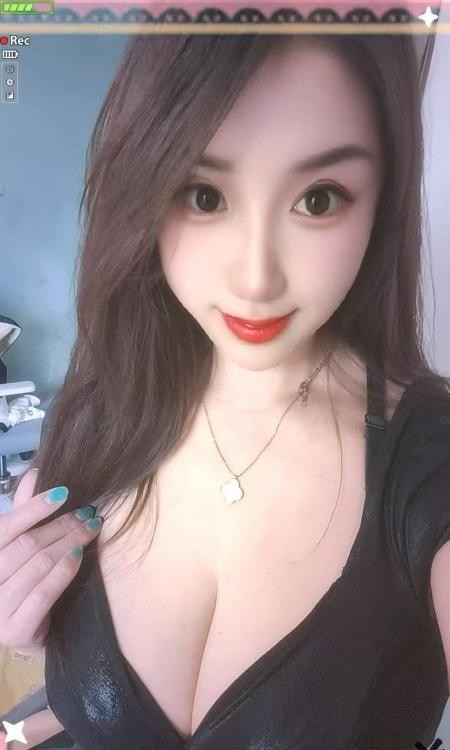 高挑大胸风骚妹子