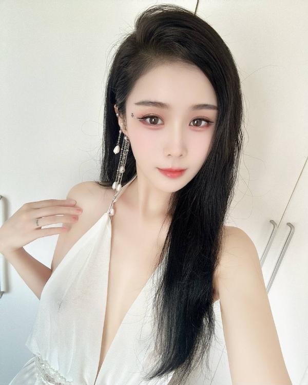 肤白臀翘颜值萱萱