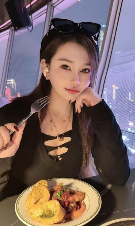 岳麓E奶女神依依