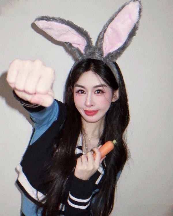 腿长腰细胸大白虎老师