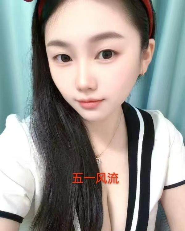 大胸清纯外语老师