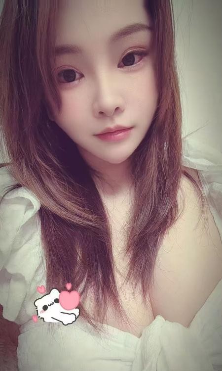 粉穴大胸小萌妹