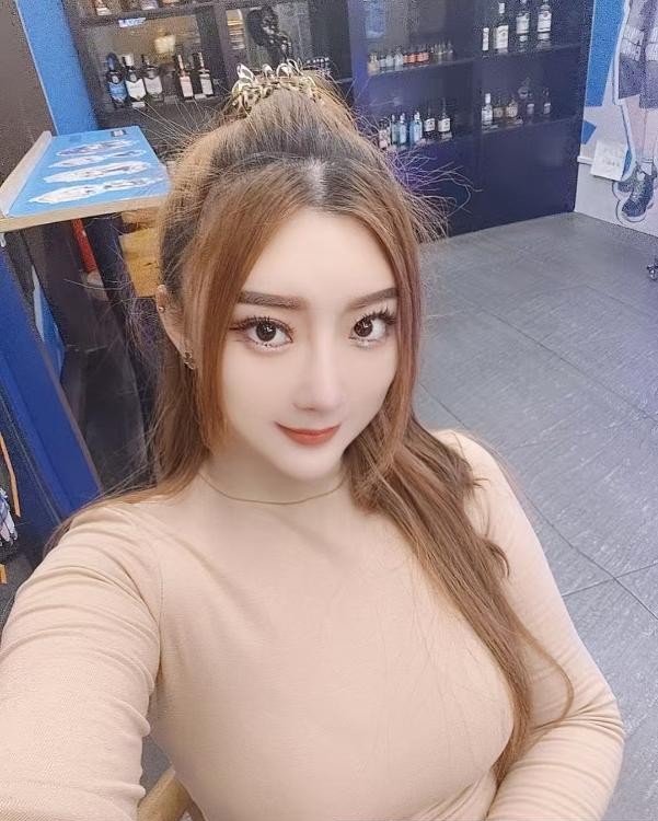 双龙大道高颜值美女