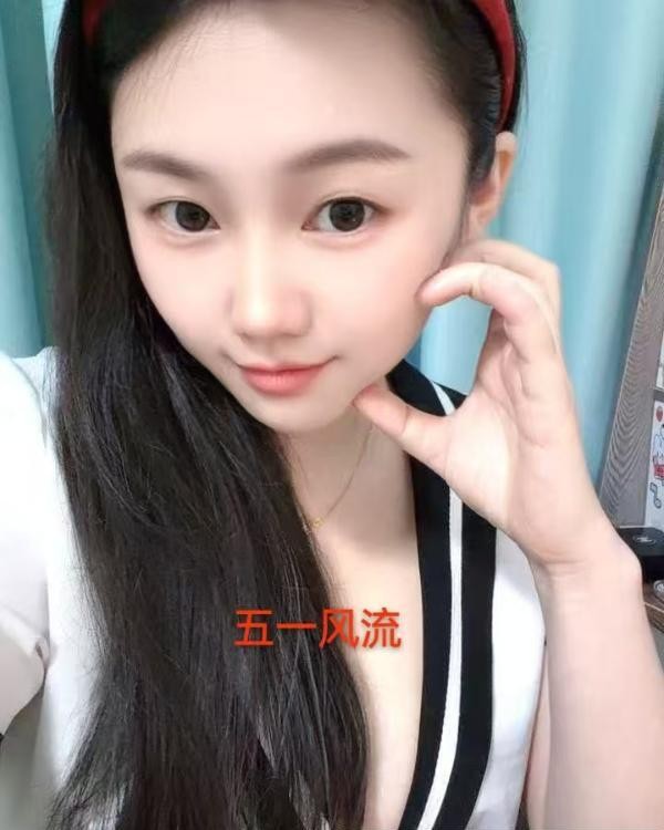 大胸清纯外语老师