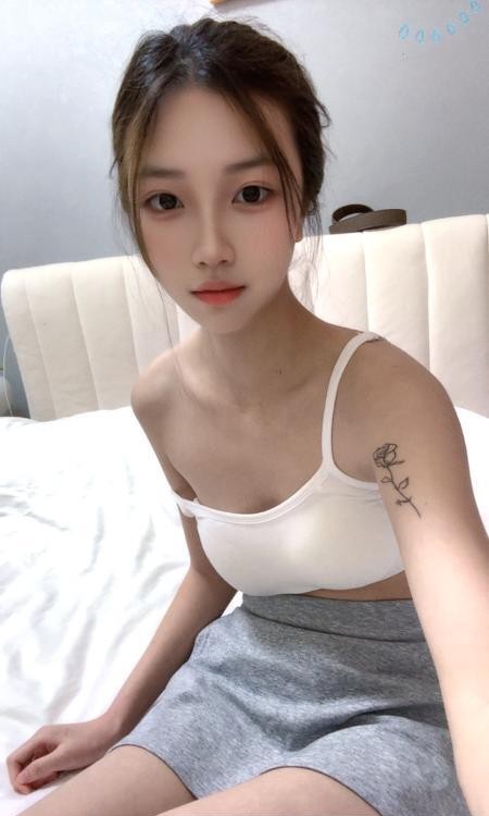 板田纯素颜学生妹