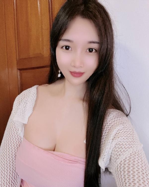 丰满大胸水多月儿