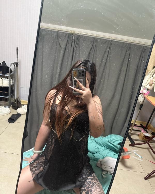 西塔佛系大胸娃娃