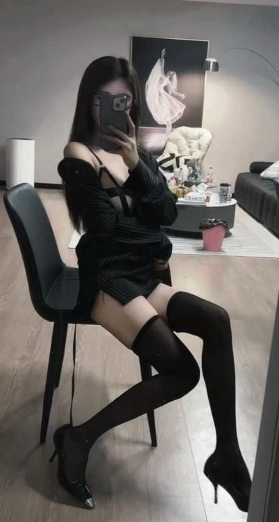 东站Su胸翘臀恬老师