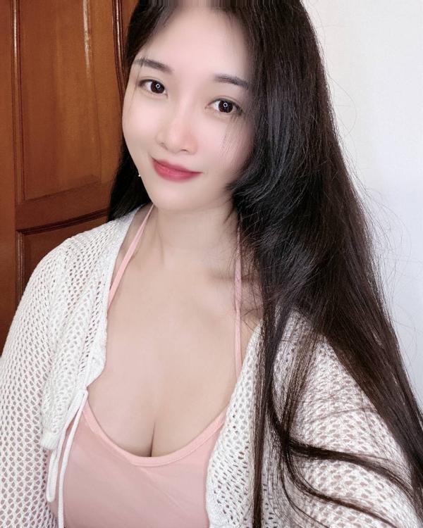 丰满大胸水多月儿