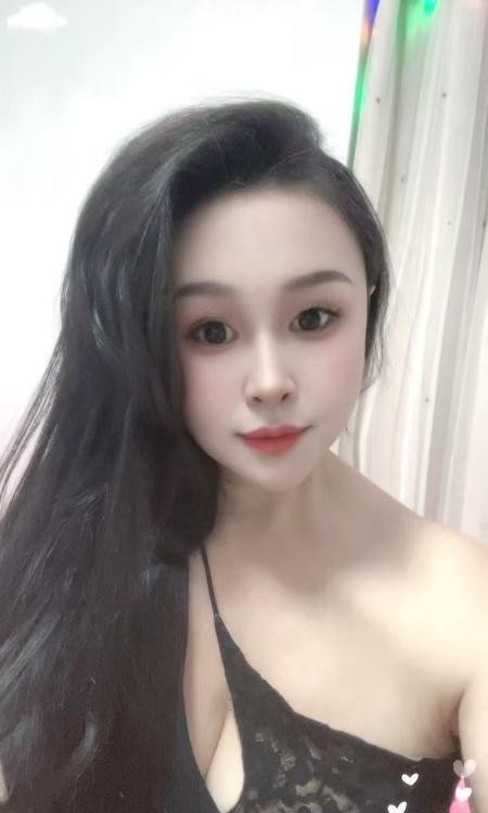 前凸后翘觅儿老师