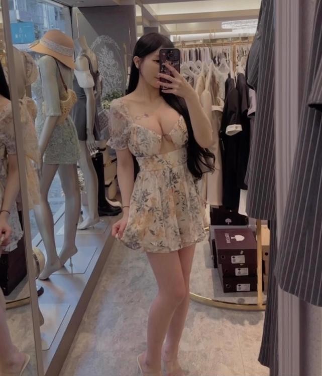 00后s型身材美女