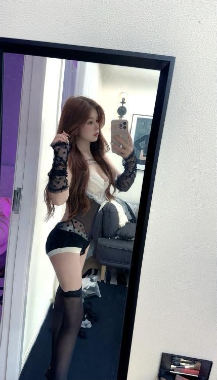 时尚御姐玉体打卡记