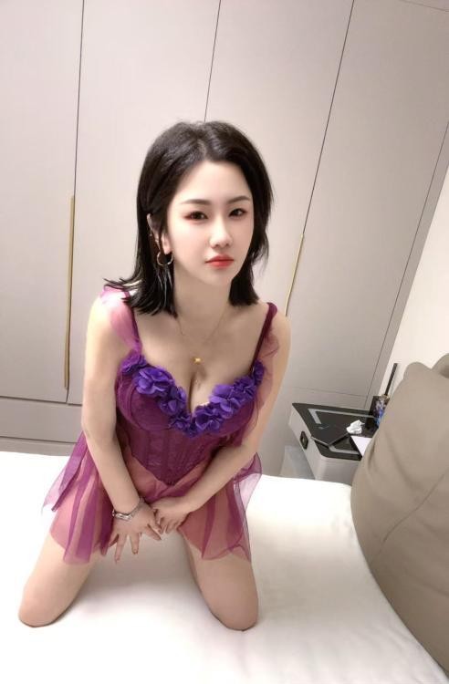 南站短发女神笑笑