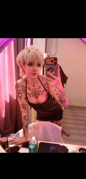 有墨水的小姐姐