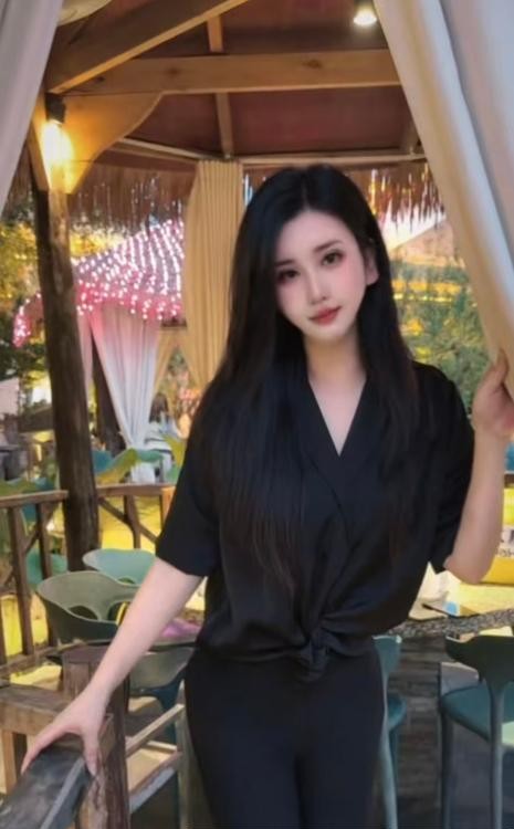 性感大长腿美少女