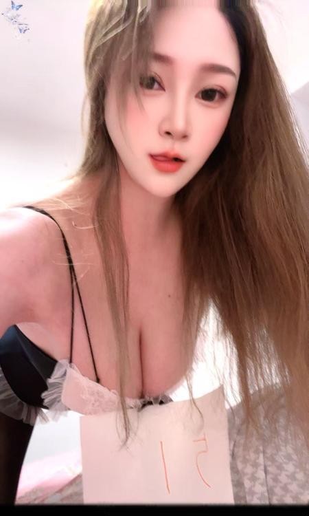 童颜巨乳美女沁雅