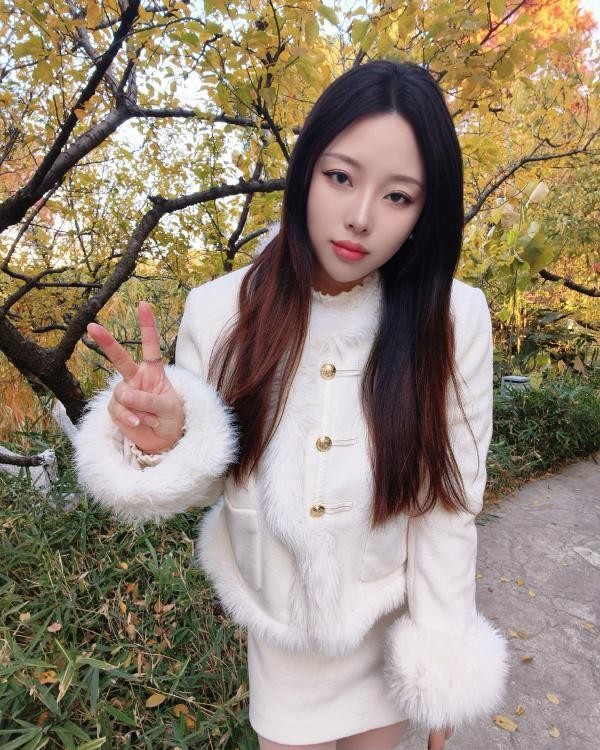 童颜巨乳小美女