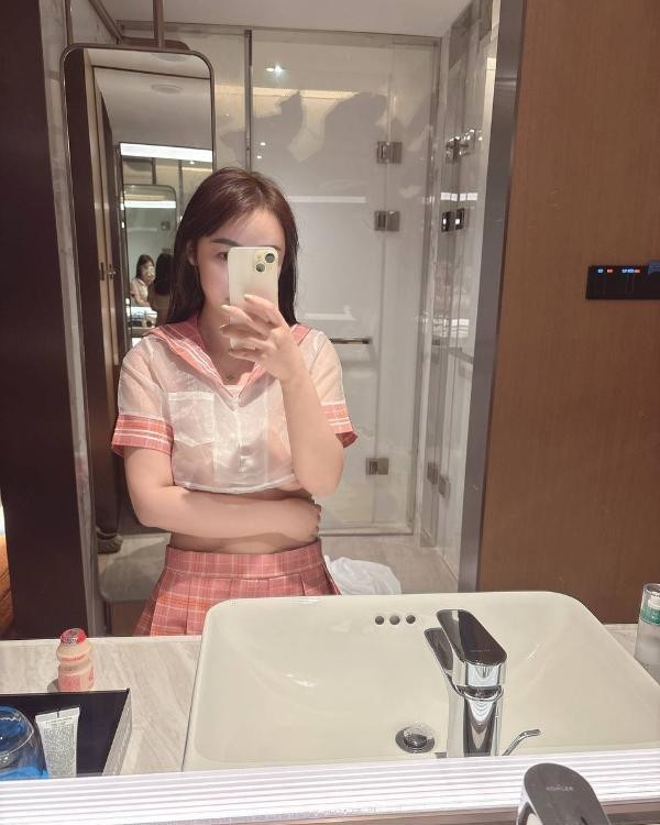 丰满大胸茶茶老师