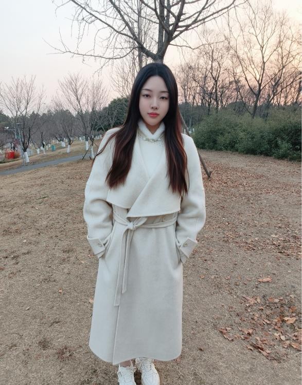 童颜巨乳小美女