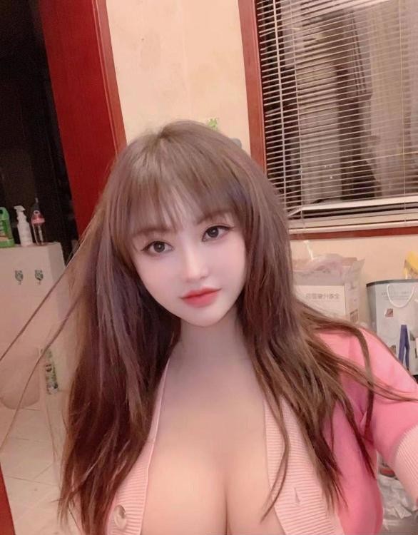 服务系巨乳骚煊煊