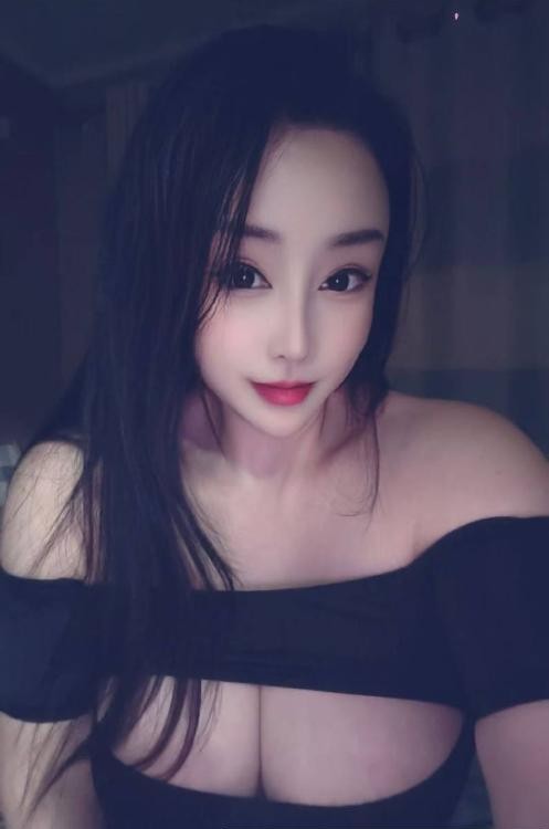 前凸后翘大胸御姐