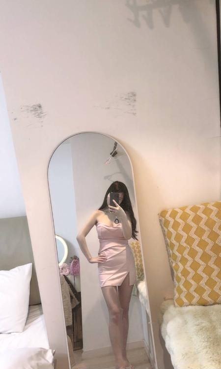 清纯苗条女友感妹子