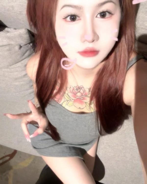 可69纹身小萝莉