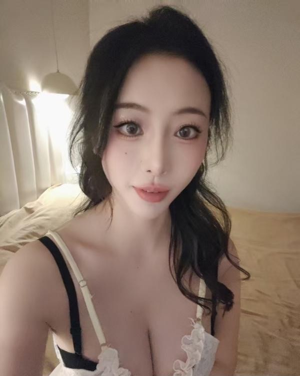 雨花大胸小姐姐