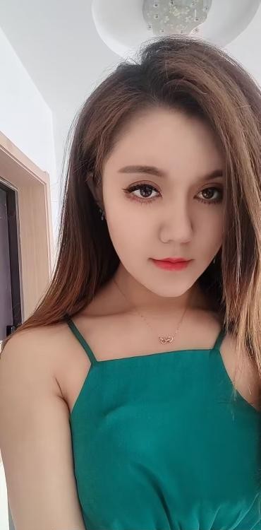 前凸后翘混血妹妹