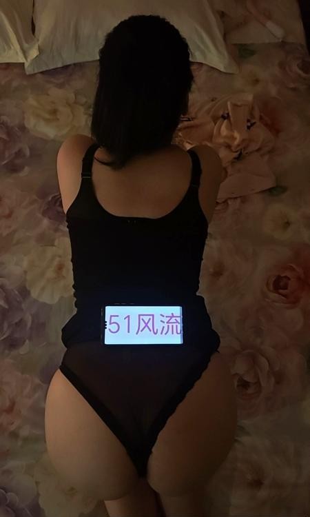 豪乳娃娃脸翘臀妹